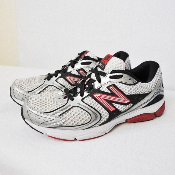 New Balance 580 v2 Silver Sneakers - Picture 3 of 12